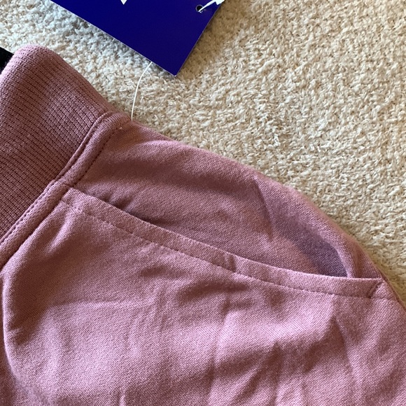 Active Wear - Picture 4 of 7